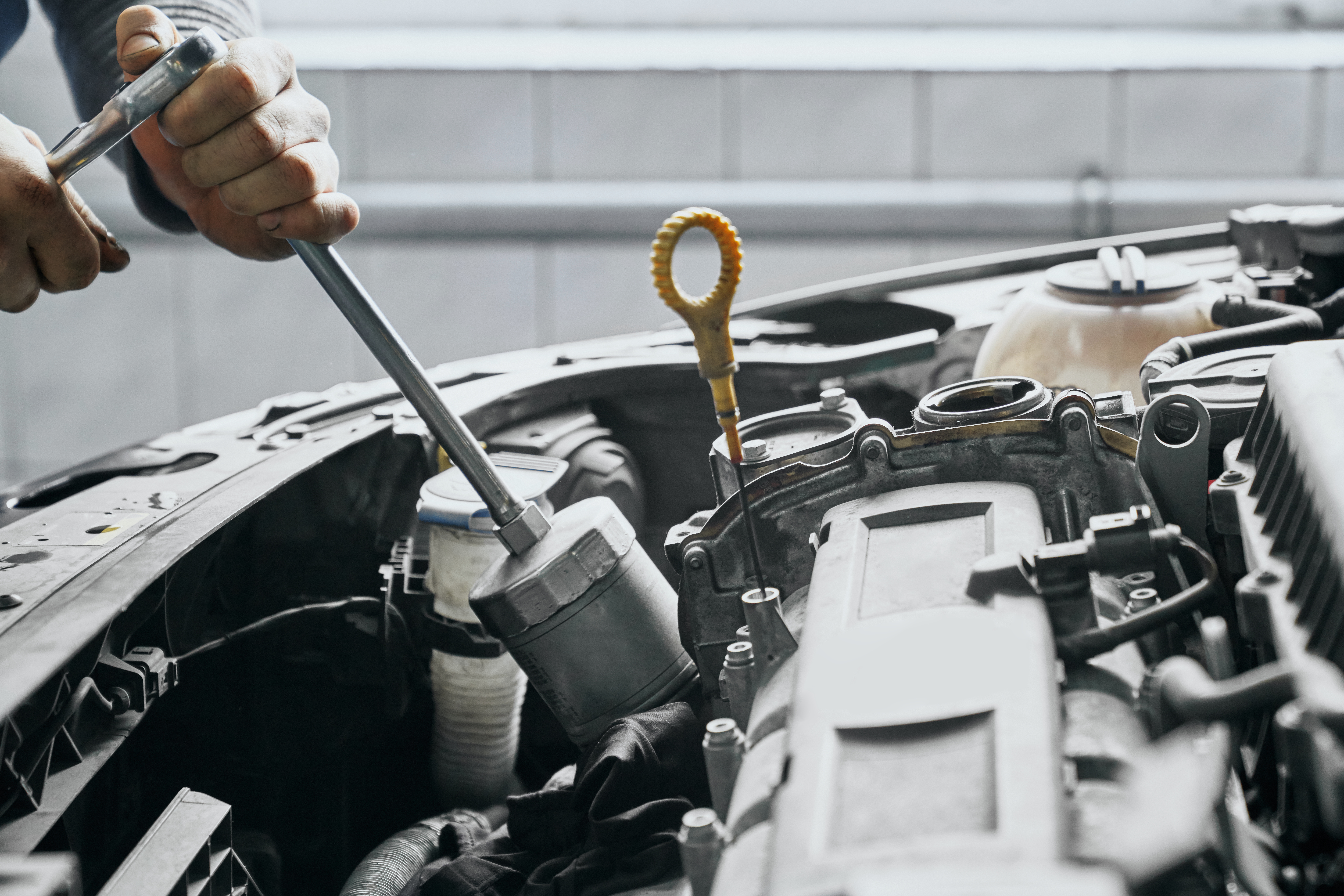 Reparación mecánica de automóvil y revisión del motor en Planchistería Glorias, El Clot, Barcelona